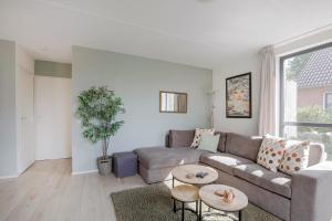 a living room with a couch and a table at 6 - Person 'de Vlaamse Reus' 195 Bungalow in Ewijk