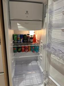 an open refrigerator with food and drinks in it at Studio perto Shopping Estação com Piscina interna aquecida, Academia e Terraço Lindo pôr do Sol in Curitiba