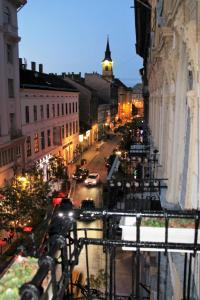 Reštaurácia alebo iné gastronomické zariadenie v ubytovaní Concept Apartments