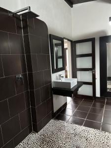 Giường trong phòng chung tại Le Sauvage