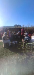 Gæster der bor på Maasai village home stay + 3 billeder