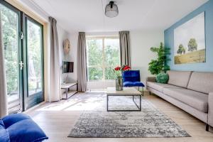 a living room with a couch and a table at 6 - Persoons Forest 231 Bungalow in Ewijk
