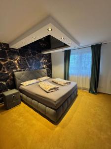 Giường trong phòng chung tại LifeStyle Apartment Sinsheim