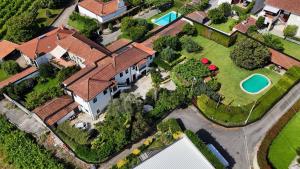 an overhead view of a large house with a yard at Casa de Marlães in Lousada