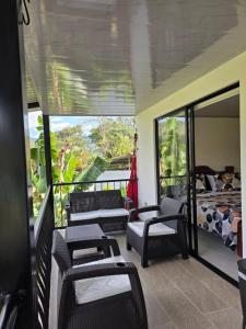 Зона вітальні в Cabaña Campestre Santa Helena +64 фото