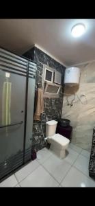 a bathroom with a toilet and a sink at شقة خاصة in Cairo