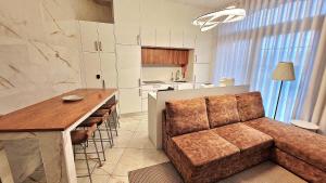 a living room with a couch and a kitchen at Cidadela do Viriato in Viseu