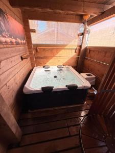 Billede fra billedgalleriet på Casa Royal - Schönes und komfortables Blockhaus mit Außensauna und beheizbarem Whirl-Pool i Sankt Englmar + 13 billeder