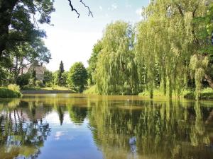 Billede fra billedgalleriet på Cozy accommodation between greenery and history i Cornjum + 9 billeder