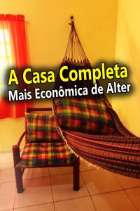 un'amaca in una stanza con la scritta a casa computer mars economicolia di Casa Ybirá de Alter do Chão ad Alter do Chão