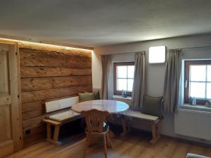 a dining room with a table and two chairs at Ferienwohnung Schwalbennest in Hopfgarten im Brixental