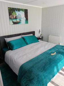 En eller flere senge i et værelse på Friar Gate area, 2-bedrooms guesthouse, Sleep 4, Free Parking, Private entrance, SuperFast Wifi