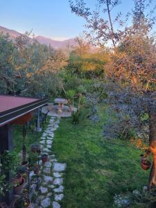 a garden with a stone path and a picnic table at Farfalle in fiore Guesthouse in Roccasecca