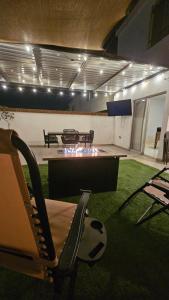 a room with a table and a chair in a room at Terraza y Fire pit con vista increíble in Chihuahua