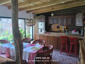 a kitchen with a table with red chairs and a counter at Casa ixcanul in Montitlán