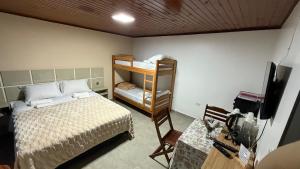 a bedroom with a bunk bed and a television at El Rodeo Hospedaje in Encarnación