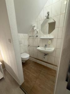 Koupelna v ubytování Rhein Lahn Hotel + 2 fotografie