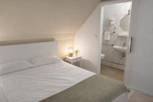 Katil atau katil-katil dalam bilik di Rhein Lahn Hotel