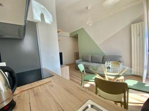 Gallery image of Metro M3 S&M Home, comoda soluzione di design, con collegamento diretto a Duomo di Milano, Stazione Centrale e Milano Porta Garibaldi in Milan +48 photos