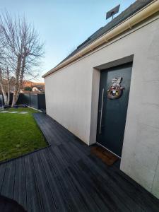 Tòa nhà nơi nhà nghỉ dưỡng tọa lạc