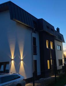 a house with lights on the side of it at Bruchersee-Gummersbach Nord in Marienheide