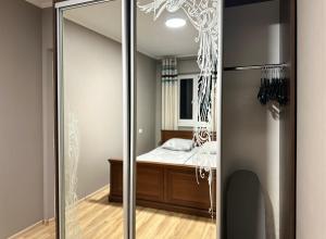 En eller flere senge i et værelse på ZWIN Apartment 3 + 1 billede