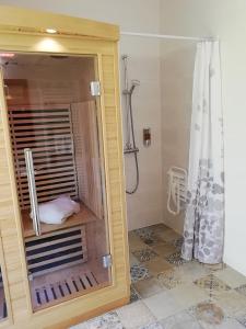 Et badeværelse på Simples Escales : gîte nature, détente et sauna + 17 billeder