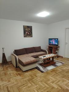 a living room with a couch and a table at STAN NA DAN Stara Pazova in Stara Pazova