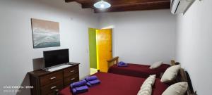 a room with a bed and a tv and a couch at DUPLEX Stadium in Tanti