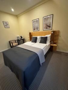 a bedroom with a large bed in a room at Villa Weisser Berg in Neuwied