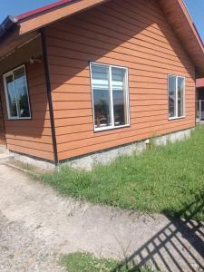 a house with two windows on the side of it at MyE in Frutillar