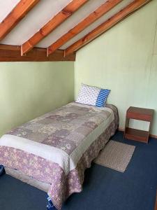 a bedroom with a bed in a room at Cabañas Casa Blanca in Valdivia