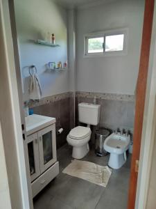 a bathroom with a toilet and a sink at Casa Ramirez in Posadas