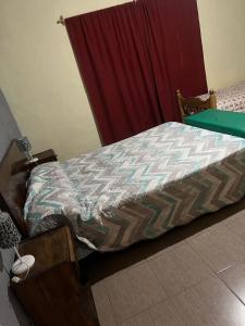 En eller flere senge i et værelse på Alquiler temporario Marcos + 34 billeder