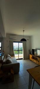 Et tv og/eller underholdning på Edificio Aura con cochera, A mts del shopping, casino y el puerto!!