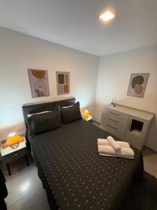 a bedroom with a bed with two towels on it at Park Cowboy - Valentina in João Pessoa +16 photos