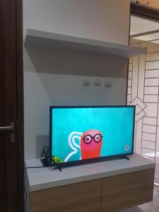 Et tv og/eller underholdning på Guest House Omah Ningrat Bogor + 7 billeder