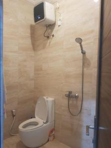 Et badeværelse på Guest House Omah Ningrat Bogor