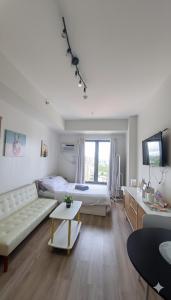 TV/trung tâm giải trí tại Studio Condo Fully Furnished-near IT Park