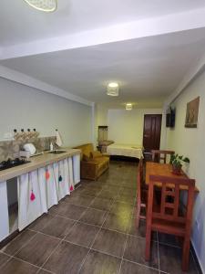 a kitchen and living room with a table and a couch at Mi casa en Sucre in Sucre