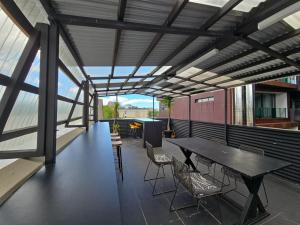 En balkon eller terrasse på SpinCity Lodge Auckland