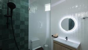 a white bathroom with a sink and a mirror at บ้านระเบียงทะเล หัวหิน in Hua Hin +9 photos