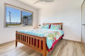 a bedroom with a bed and a window at Lees Dream in Venus Bay