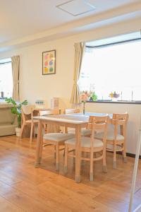 a dining room with a table and chairs at ゲストハウス夢宿 in Osaka