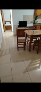 a room with a table and a table and chairs at Complejo Cambyreta in Encarnación