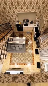 an overhead view of a living room with a tile floor at Patria Villa Turi in Soprayan