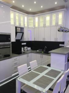 A kitchen or kitchenette at Synagogue Gozsdu Private Apartments
