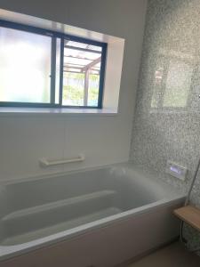 a white bath tub in a bathroom with a window at 自宅民泊The 34Sassysサッシーズ萩市佐々並 in Yamaguchi +45 photos