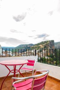 a table and chairs on a balcony with a view at Apartamentos La Muela - Chulilla in Chulilla