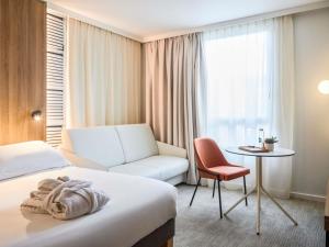 Giường trong phòng chung tại Mercure Aix en Provence Beaumanoir +106 ảnh